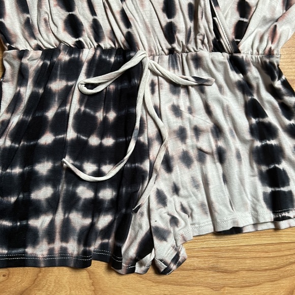 Romper - Picture 3 of 5